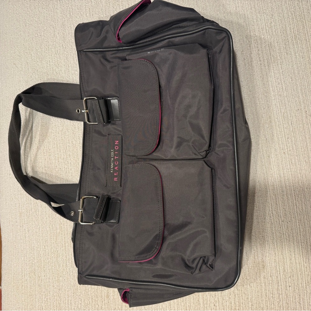 Rare KENNETH COLE Reaction Gray/Pink Nylon Travel/ Messenger Bag